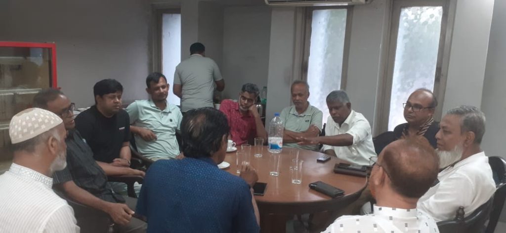 জাতীয় প্রেসক্লাবে সাংবাদিকদের সমাবেশ: বন্ধ মিডিয়ার পুনরুদ্ধার, বেকার কর্মীদের চাকরি ফেরানোর জোর দাবি